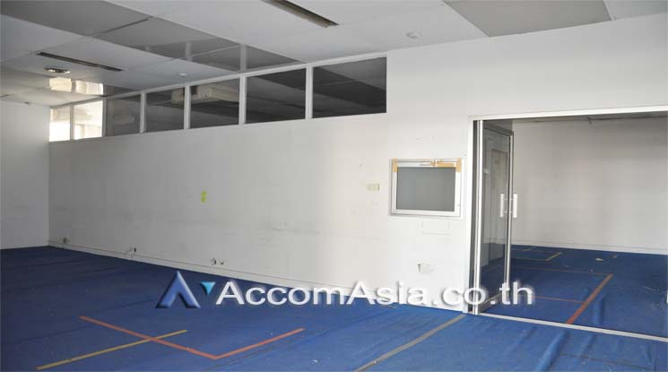 5  Office Space For Rent in Silom ,Bangkok MRT Lumphini at Sri Fueng Fung Building AA11167